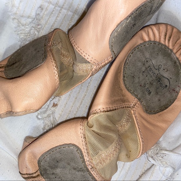 Revolution ballet shoes - Picture 2 of 2